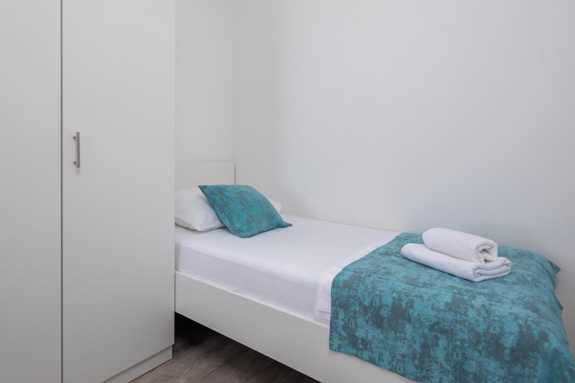 Beachfront Apartments Providenca With Free Parking Makarska Quarto foto