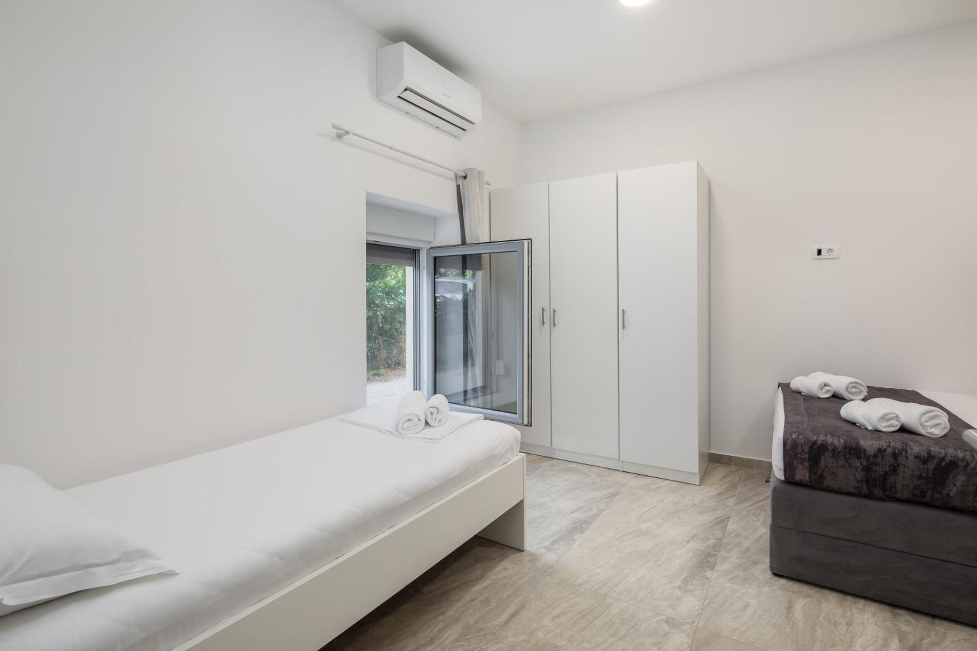 Beachfront Apartments Providenca With Free Parking Makarska Quarto foto