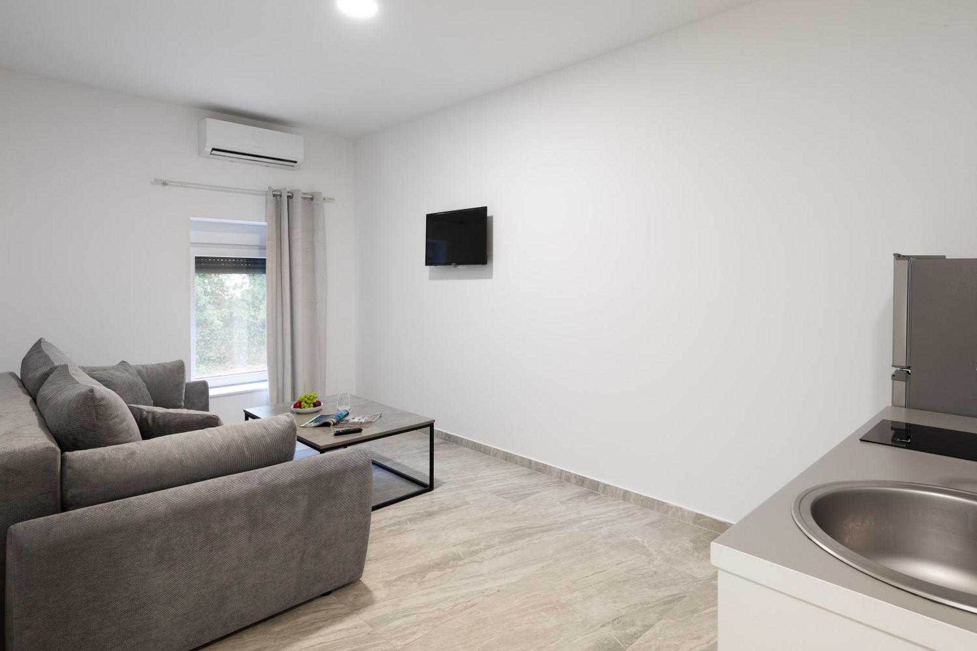Beachfront Apartments Providenca With Free Parking Makarska Quarto foto